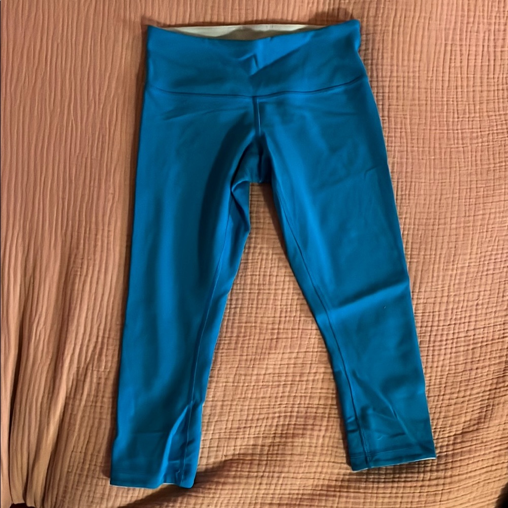 lululemon athletica Blue Leggings with Wide Waistband and Capri Length